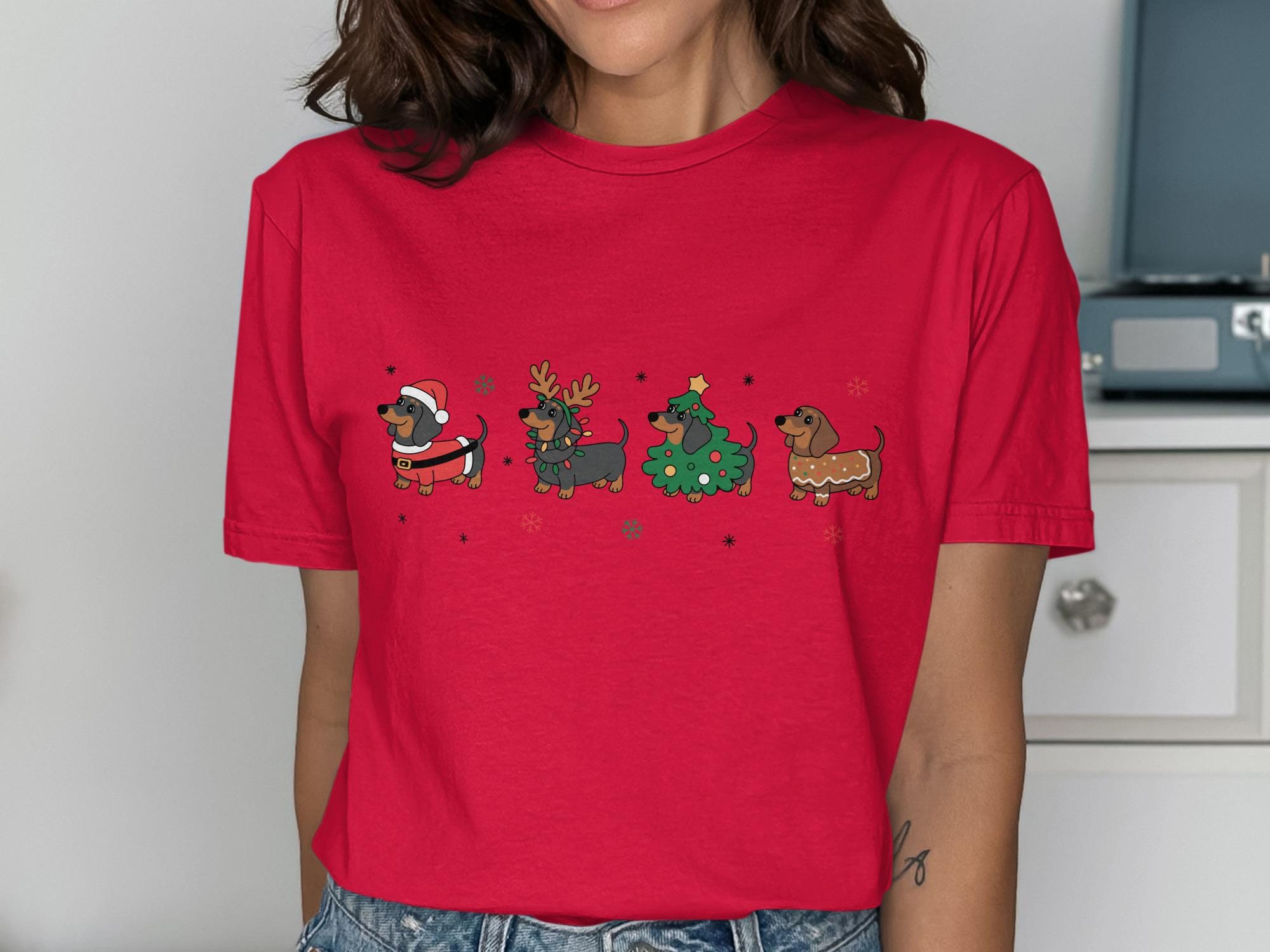 Cute Dachshund Christmas Shirt, Funny Holiday Dog Tee, Festive Wiener Dog Graphic Top, Perfect Christmas Gift for Dog Lovers
